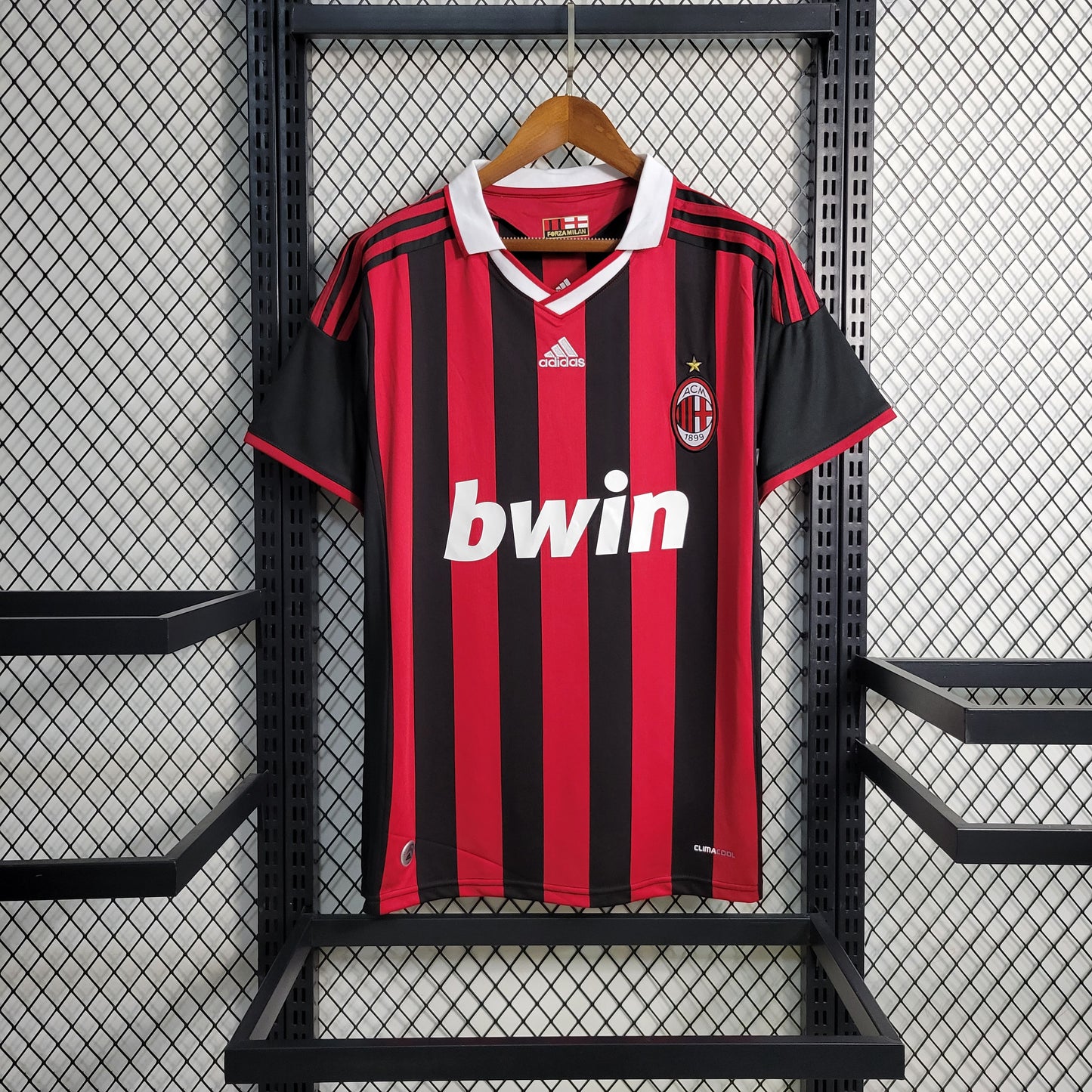 Milan Retro Home 09/10